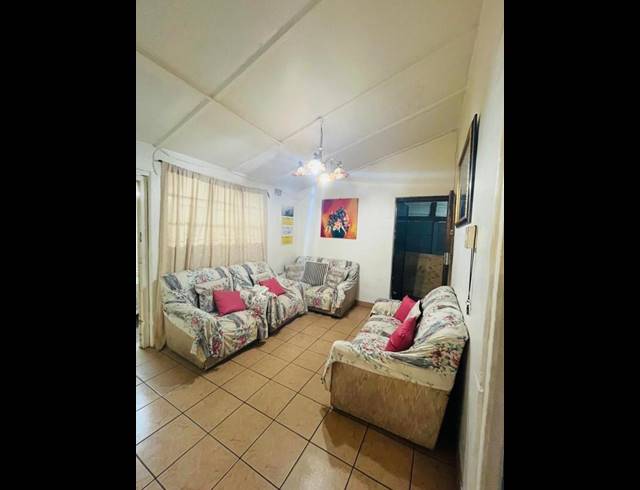 3 BEDROOM HOUSE FOR SALE IN BONTEHEUWEL